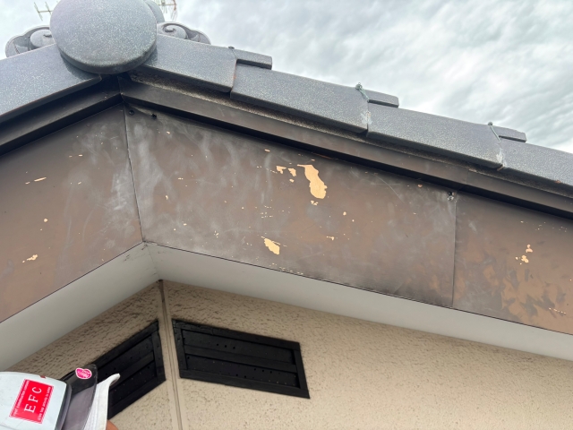 風で外れた破風板板金を、安全かつ確実に復旧しました！