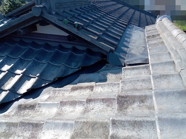 下野市で雨漏りの原因となった陸屋根板金を交換