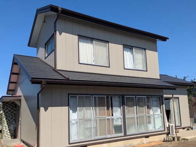 栃木市の屋根・外壁張り替え外装フルリフォームが完了した住宅