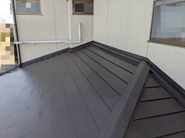 小山市　銅板屋根をガルバリウム鋼板で葺き替え　施工後の写真