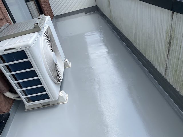 小山市　築30年のベランダ防水工事　ウレタン防水材サラセーヌ施工後の写真
