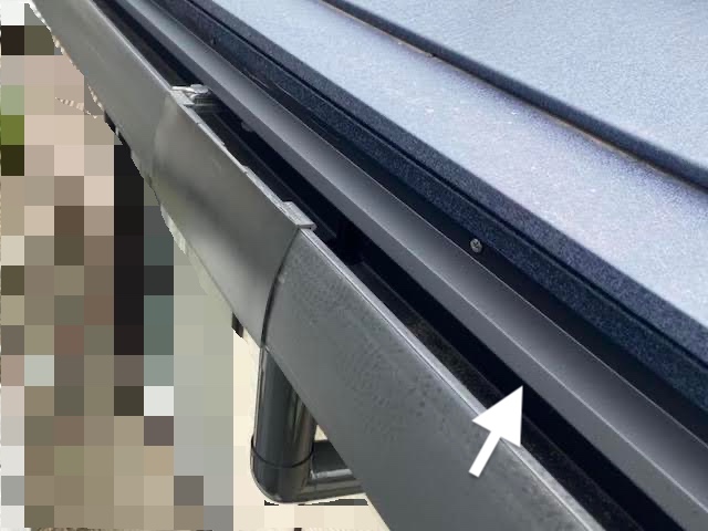 小山市　雨樋に上手く雨水が落ちないご相談　オリジナル板金を増設後の写真