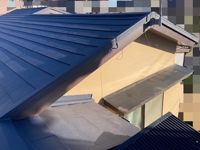 栃木市　スーパーガルテクトで屋根カバー　施工後の写真