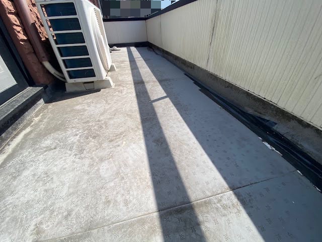 小山市　築30年のベランダ防水工事　ウレタン防水材サラセーヌ施工前の写真