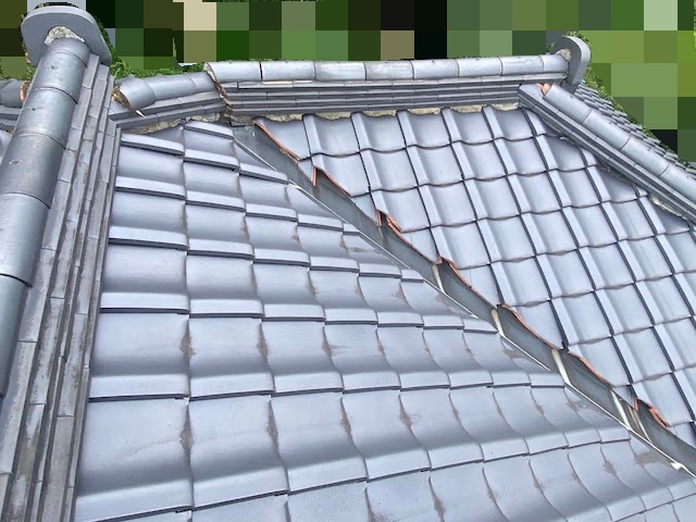 栃木市　瓦屋根の棟漆喰を補修　施工前の写真