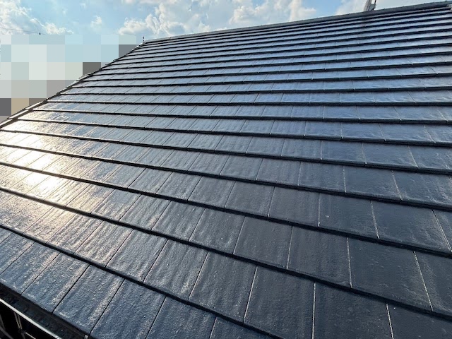 小山市 太陽光パネル付きモニエル瓦屋根塗装　施工後の写真