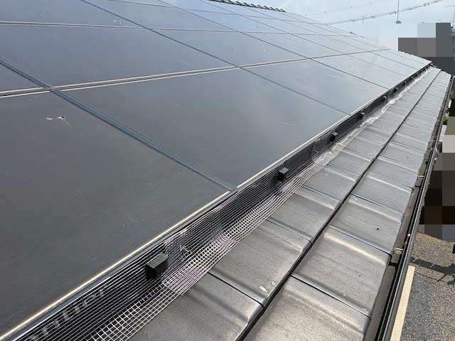 真岡市　太陽光パネルの鳥の侵入防止対策　施工後の写真