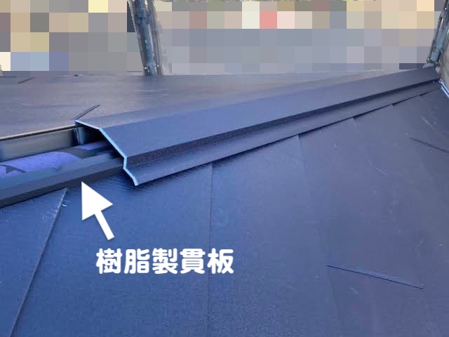 結城市　スーパーガルテクトで屋根カバー　下屋施工中の写真