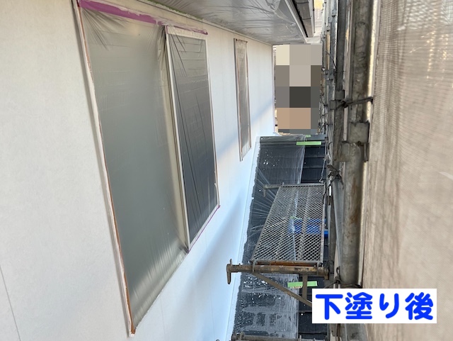 結城市　屋根工事にあわせて外壁塗装　外壁下塗り後の写真