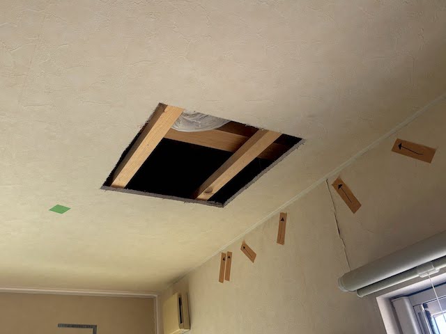 古河市　雨漏り修理後に天井点検口を設置　施工前の写真