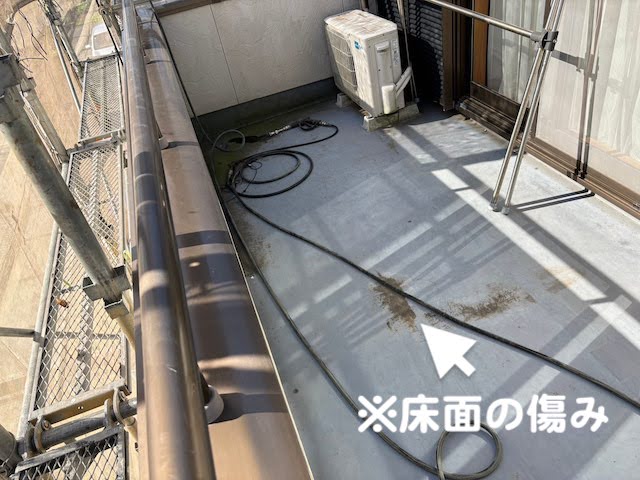 小山市 幕板の漏水による下地腐食を修繕　トップコート再塗装前の写真