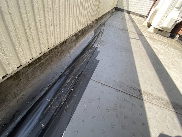 小山市　築30年のベランダ防水工事　ウレタン防水材サラセーヌ施工前の写真