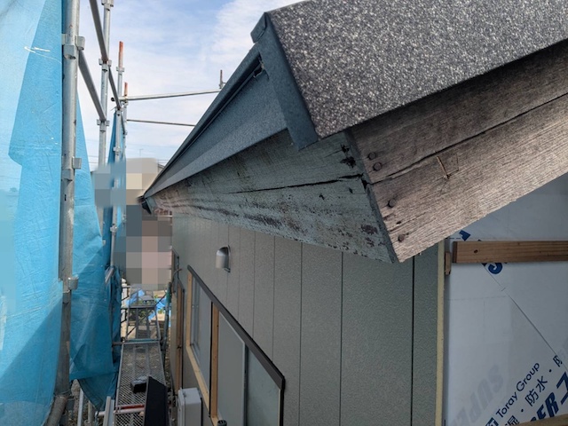 栃木市　木製破風板へ板金巻き　施工前の写真