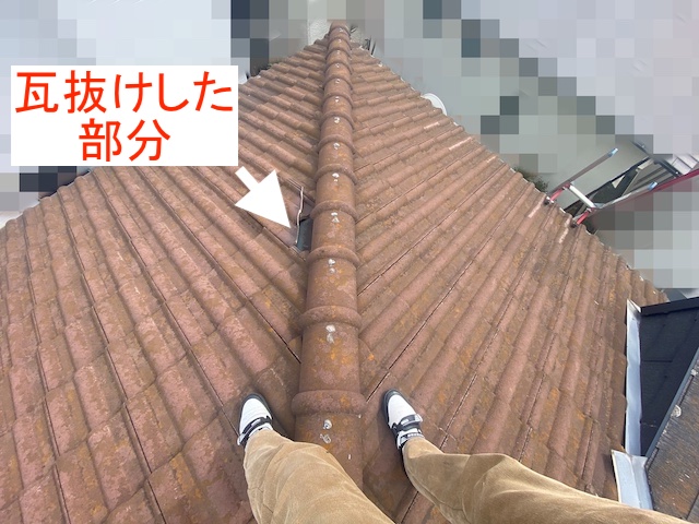 小山市 築30年モニエル瓦で瓦抜け確認!防水紙露出で雨漏り予備軍