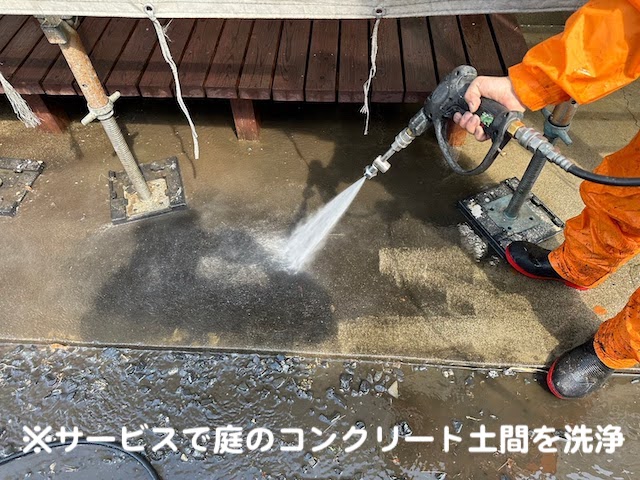 下野市　中古住宅の外壁塗装　高圧洗浄作業の写真