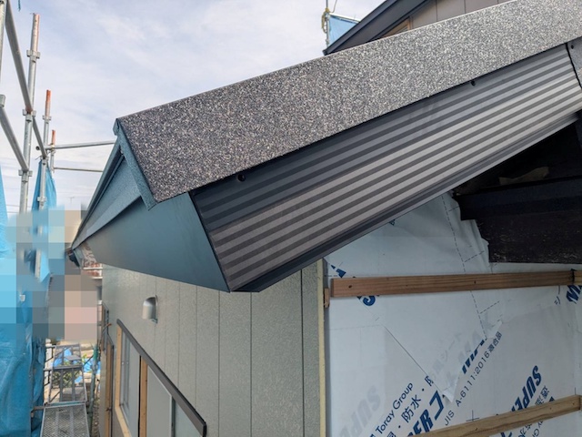 栃木市　木製破風板へ板金巻き　施工後の写真