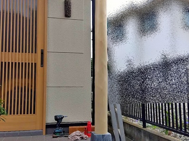 小山市で根腐りした玄関柱の交換工事が完了