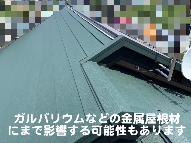 小山市　防水紙大幅値上げ　SGL屋根材施工中の写真