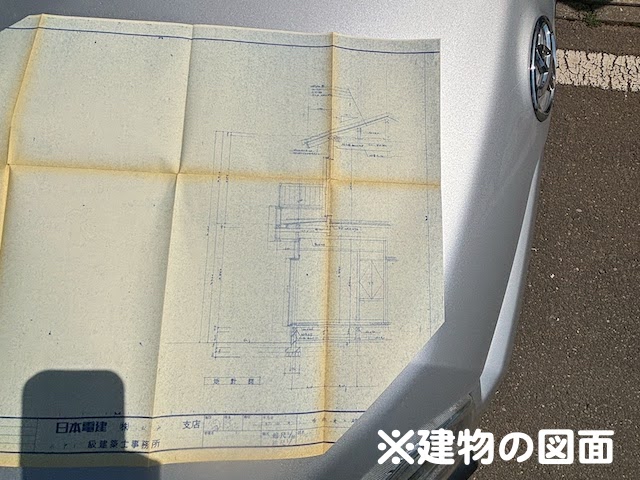 結城市　軒天にガルバリウム板金を増し張り施工　寸法確認の写真