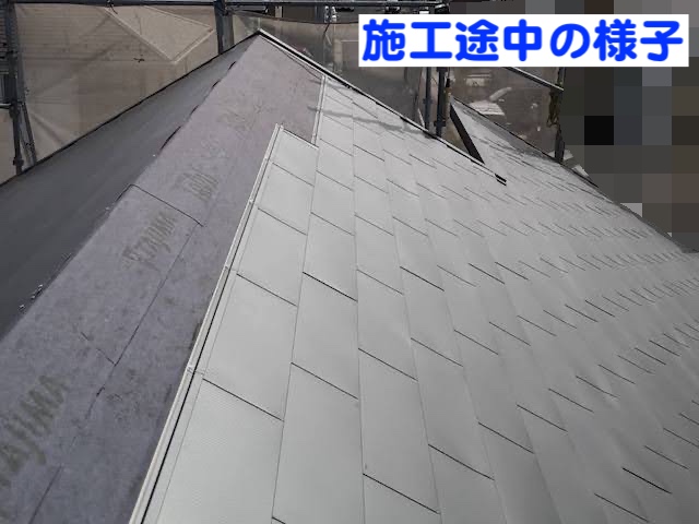 野木町　ダンネツトップで屋根カバー　ダンネツトップ敷設作業の写真
