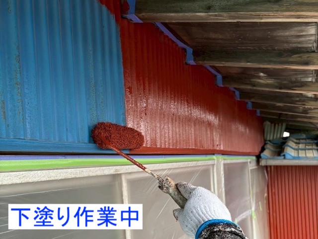 トタン外壁にサビ止めを塗布
