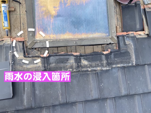 結城市　足場を活用した天窓修理・シーリング補修　天窓周囲の解体作業の写真