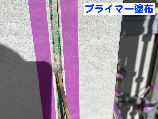 結城市　屋根工事にあわせて外壁塗装　目地シーリング作業の写真