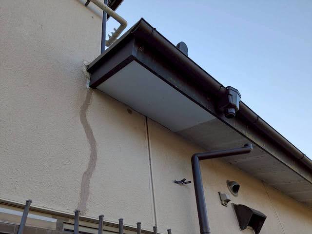 小山市　銅板屋根をガルバリウム鋼板で葺き替え　軒天補修後の写真