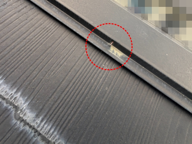 棟板金の固定部分と釘浮きの状況②