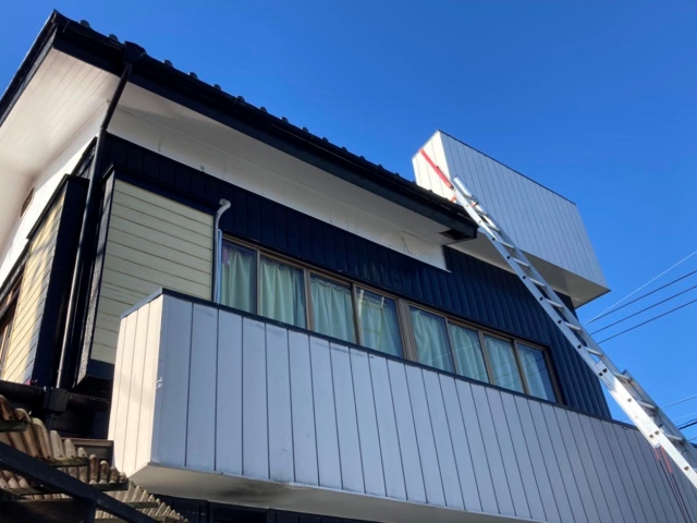 小山市のパラペット屋根に囲まれた瓦屋根を調査2