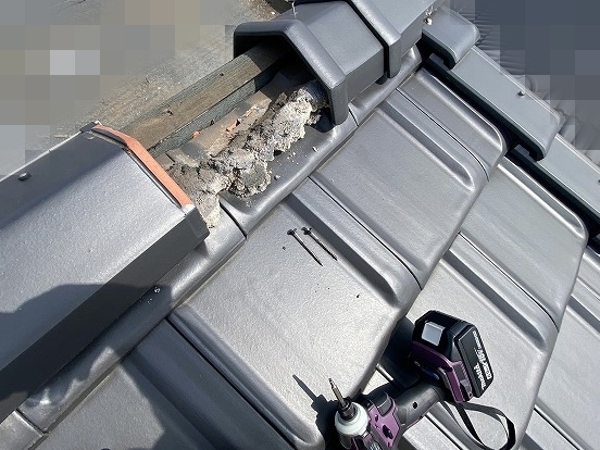 漆喰の詰め直し補修が必要と判断しました