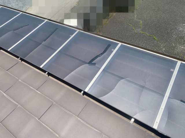 応急処置後のサンルーム全体の様子。ひとまず雨漏り対策を行いました