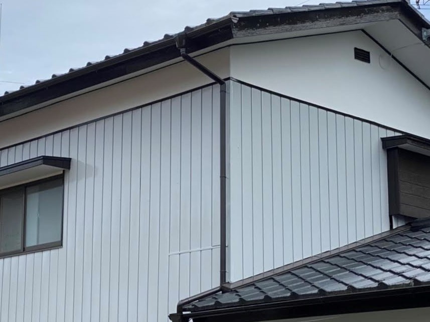 下野市　塗装したばかりのセメント瓦屋根で雨漏り！プロが原因を追究
