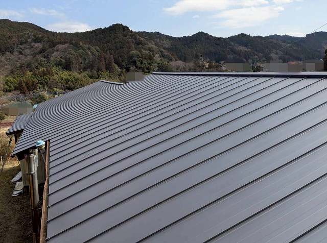 セメント瓦屋根から金属立平に葺き替えた真岡市の現場